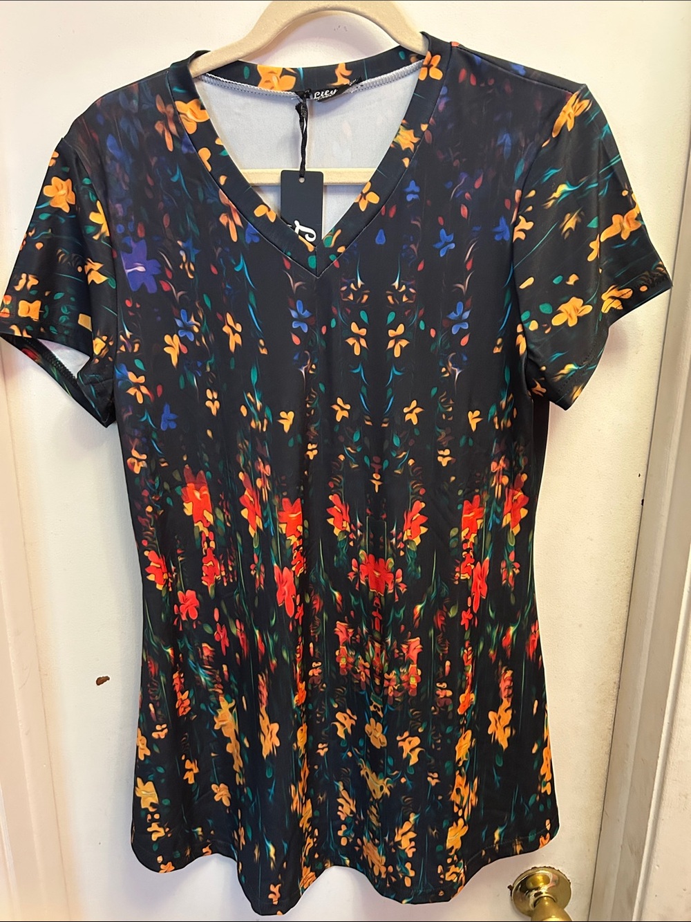 Black Floral V-Neck Short Sleeve Top